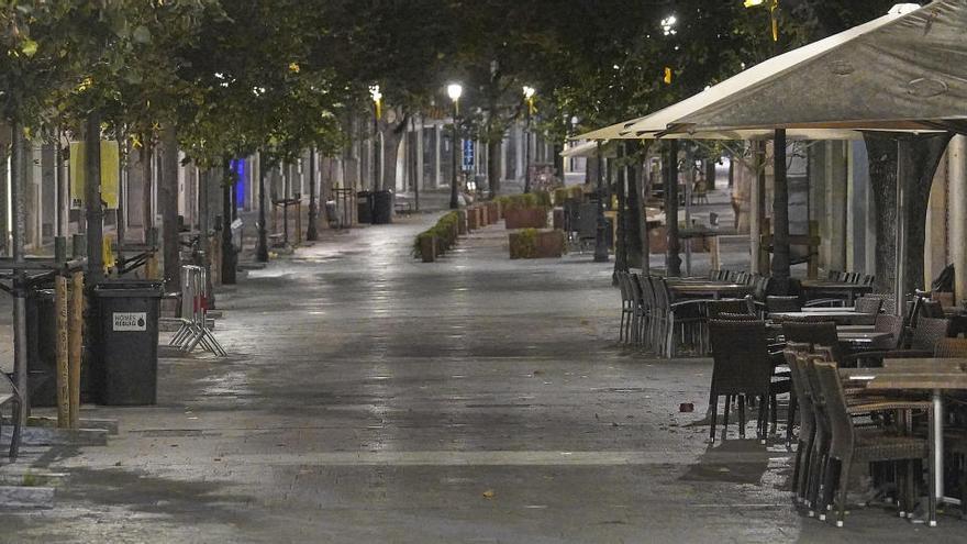 La Rambla de Girona, durant la primera nit d&#039;aplicació del toc de queda a Catalunya