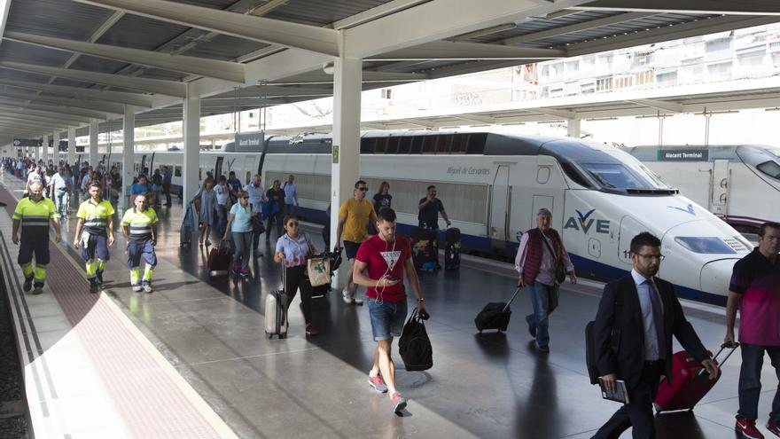 Los Alvia que conectan Alicante con Madrid tardarán tres horas en cubrir el recorrido al no parar en Atocha