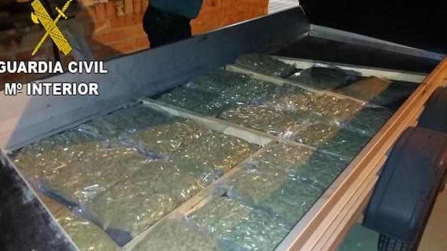 Interceptan un remoque cargado de marihuana