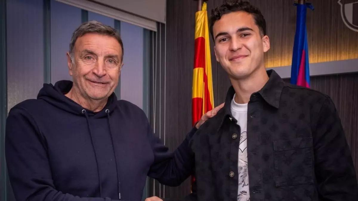 Cortés con Alexanco el día de su renovación con el FC Barcelona
