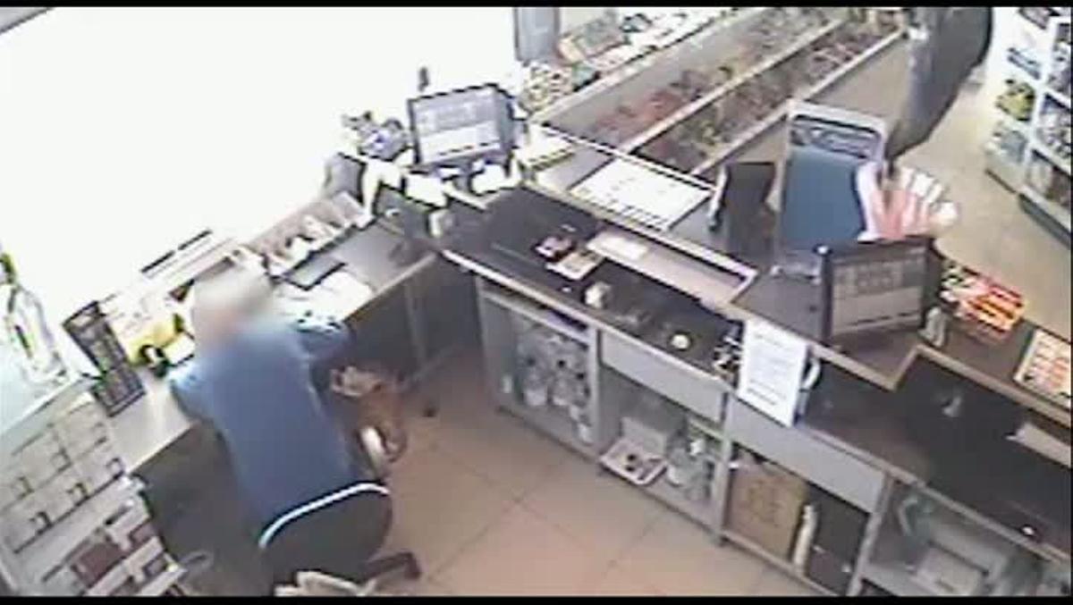 Vídeo d’un dels sis atracaments a Terrassa comesos al març per la mateixa persona.