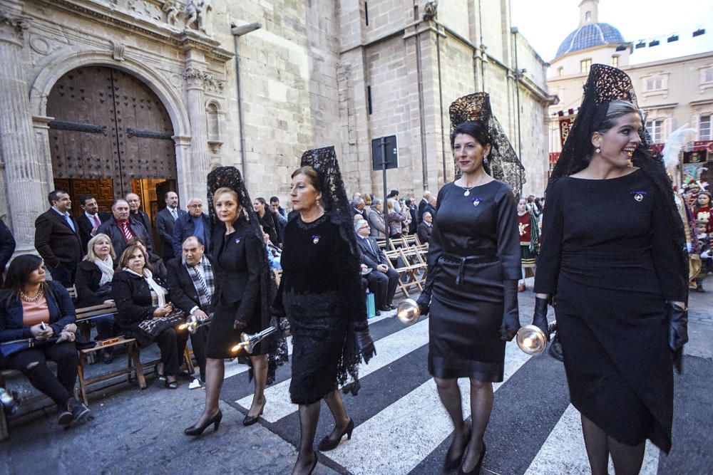 Las Mantillas comparten el luto de la Dolorosa en Orihuela