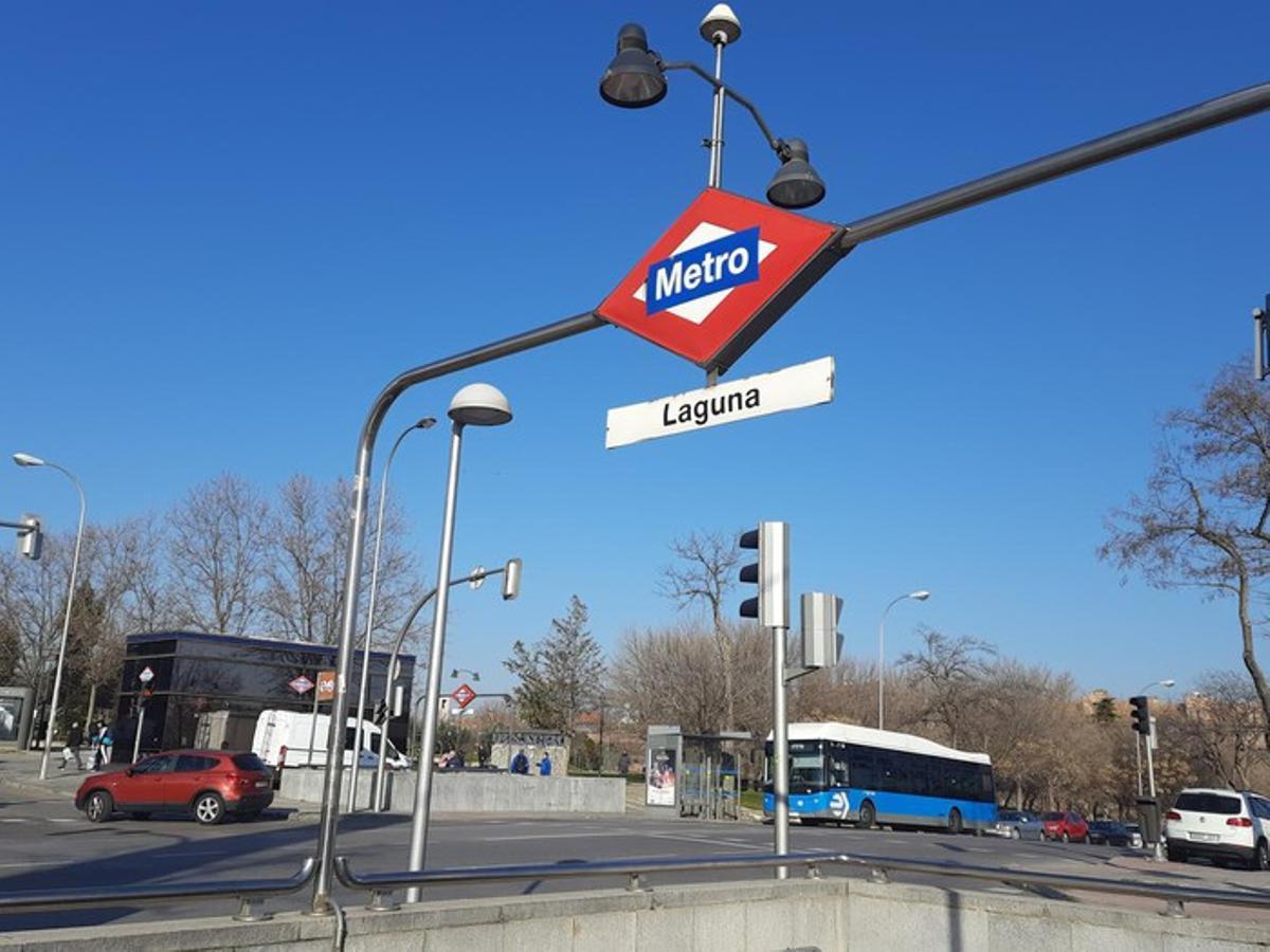 Estación de Metro de Laguna, muy próxima al banco en el que despertaron ambas jóvenes a la mañana siguiente.