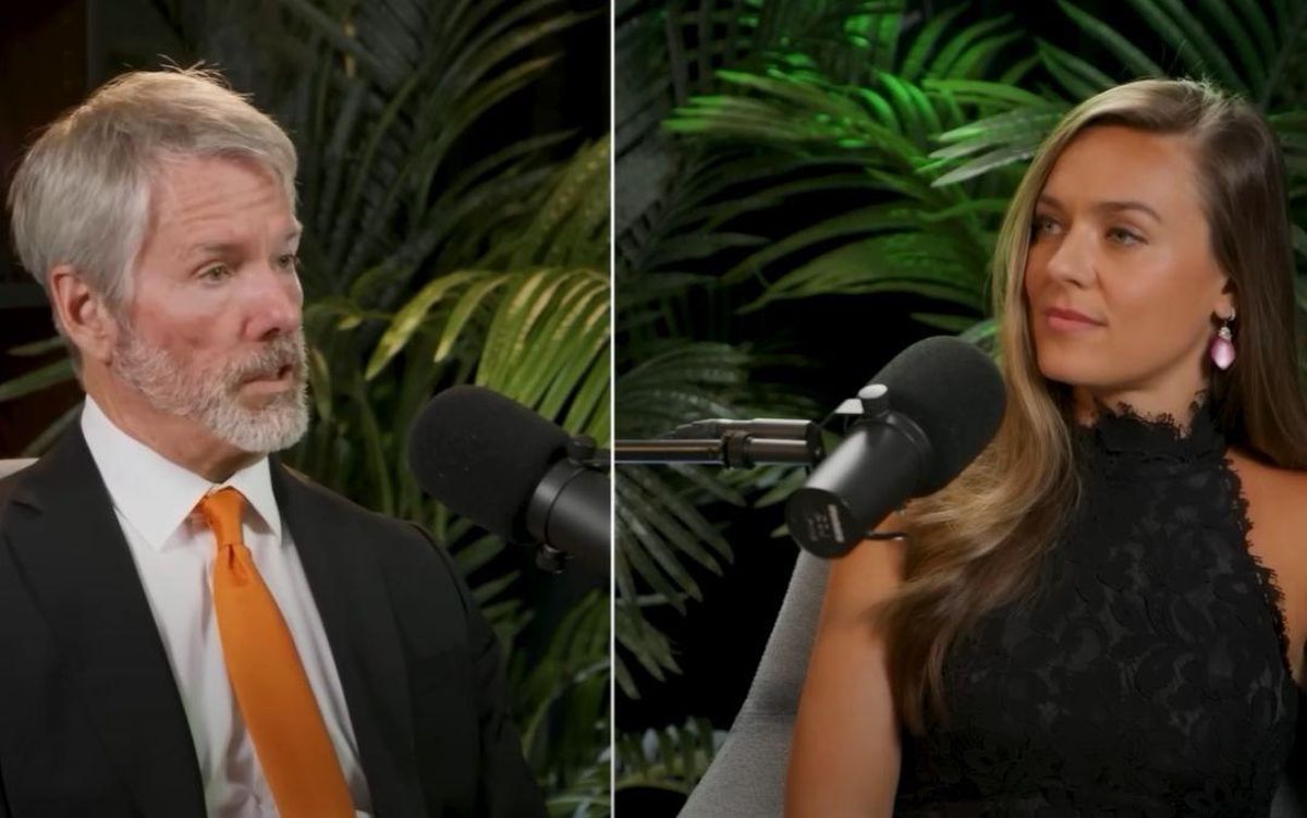 Michael Saylor y Natalie Brunell, durante el pódcast de la periodista