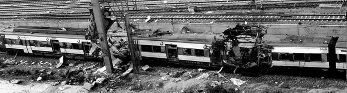 El tren que va explotar al davant del carrer de Téllez de Madrid, molt a prop de l’estació d’Atocha, i en què van morir 63 persones, l’11 de març del 2004.