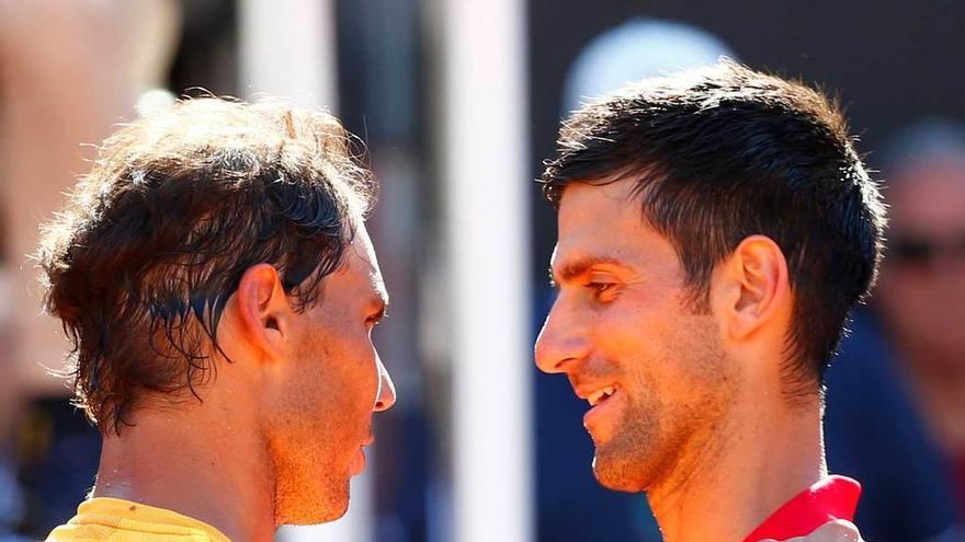 Djokovic felicita a Nadal tras el partido de ayer en Roma.