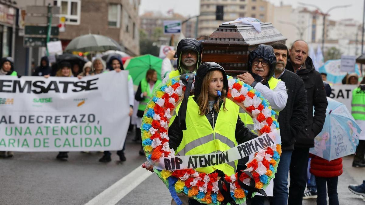 Varios de los participantes, el pasado domingo, en la manifestación de los médicos en Zaragoza.