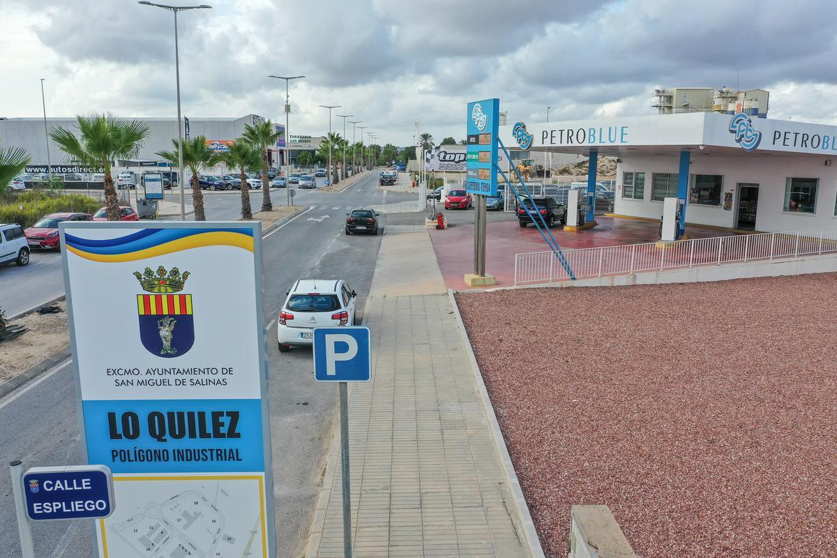 Acceso al polígono Lo Quilez de San Miguel de Salinas