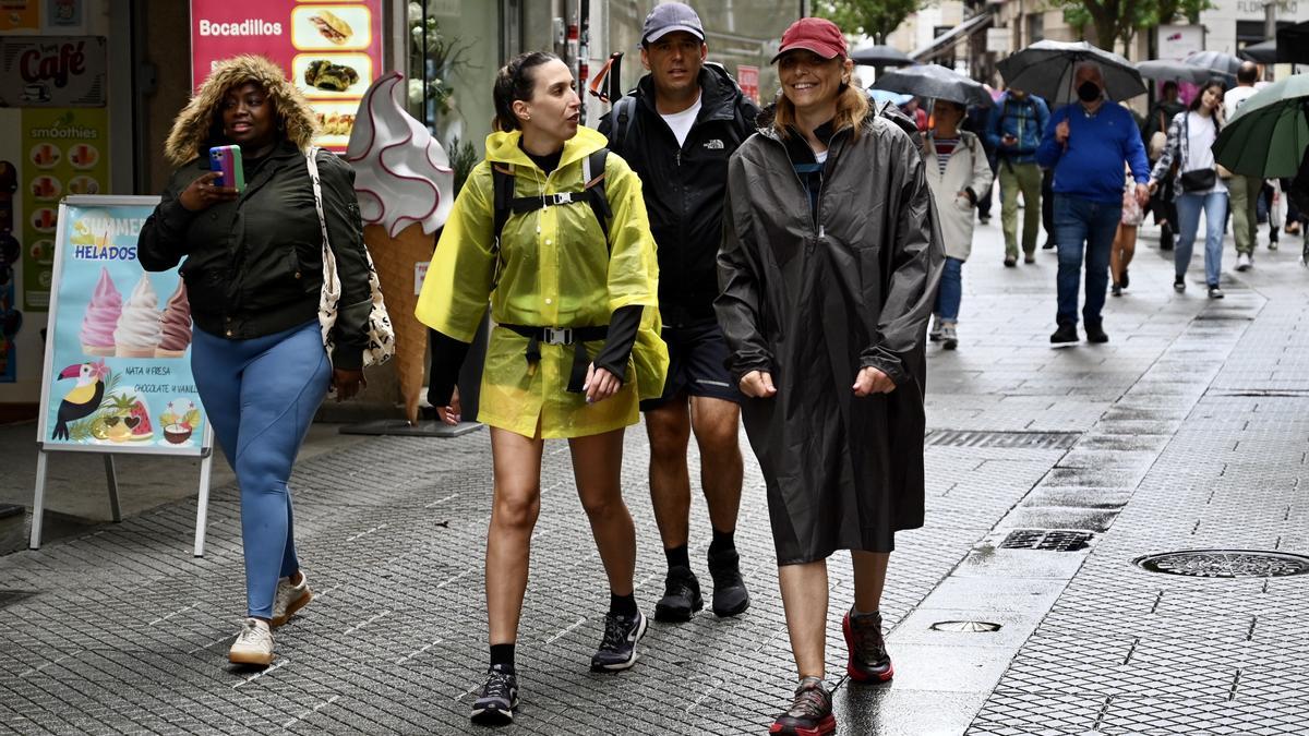 La afluencia de turistas y peregrinos ha sido constante durante todo el puente.