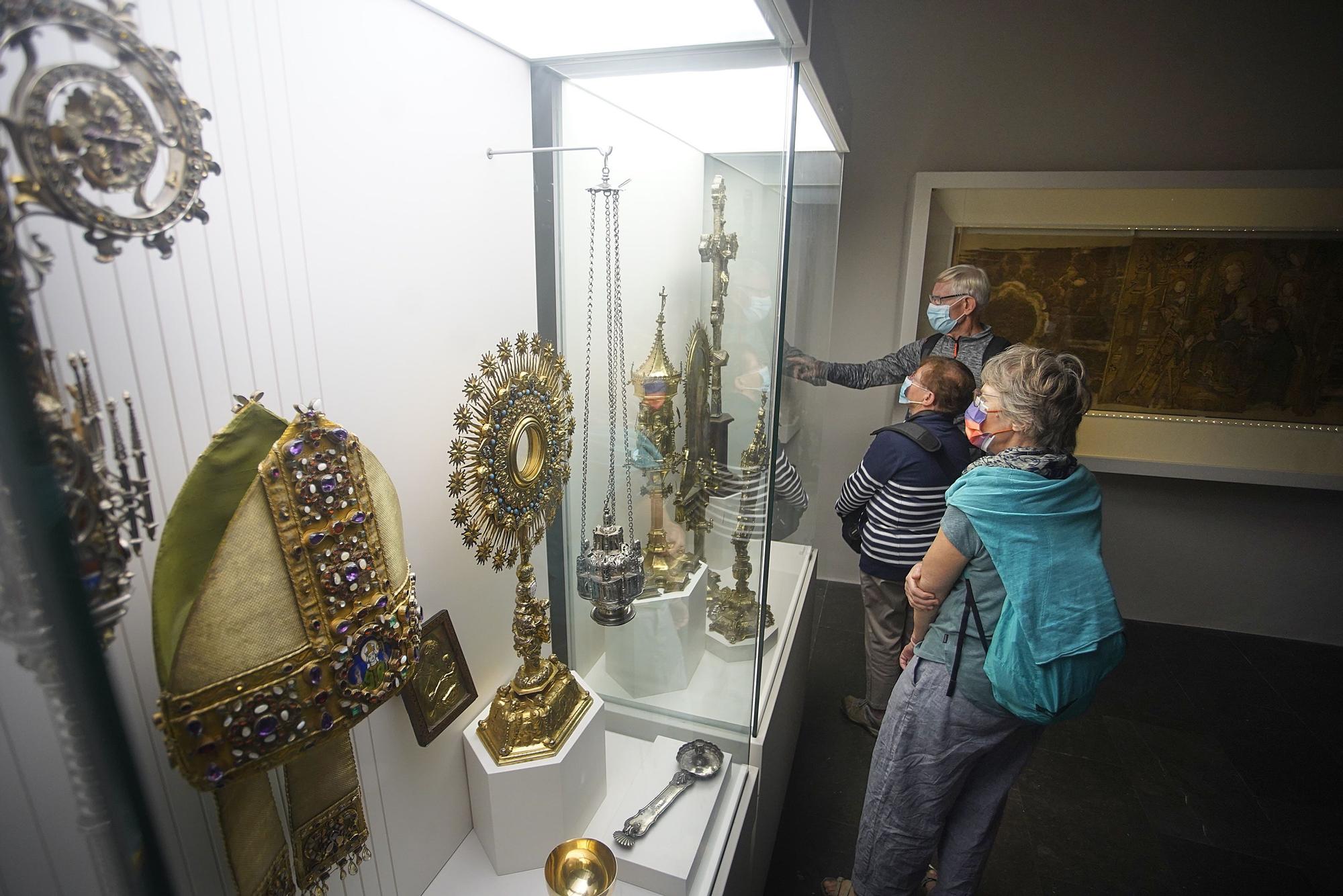 La reforma del museu porta els visitants de la Catedral fins al Tresor i el Tapís