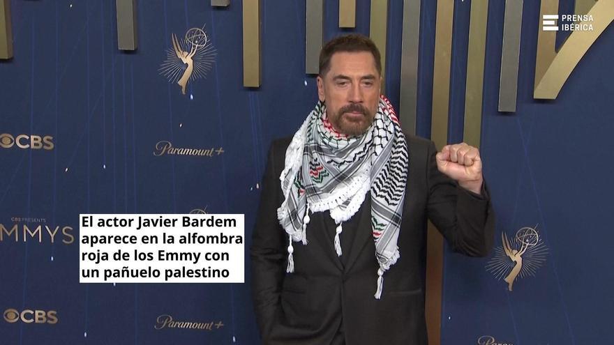 Javier Bardem aparece en la alfombra roja de los Emmy con un pañuelo palestino