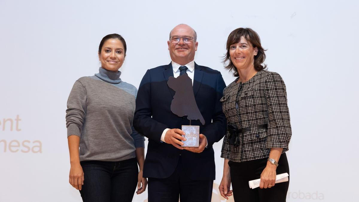 Entrega del premio, que recogieron Beatriz Andrade y Thais Buitrago.