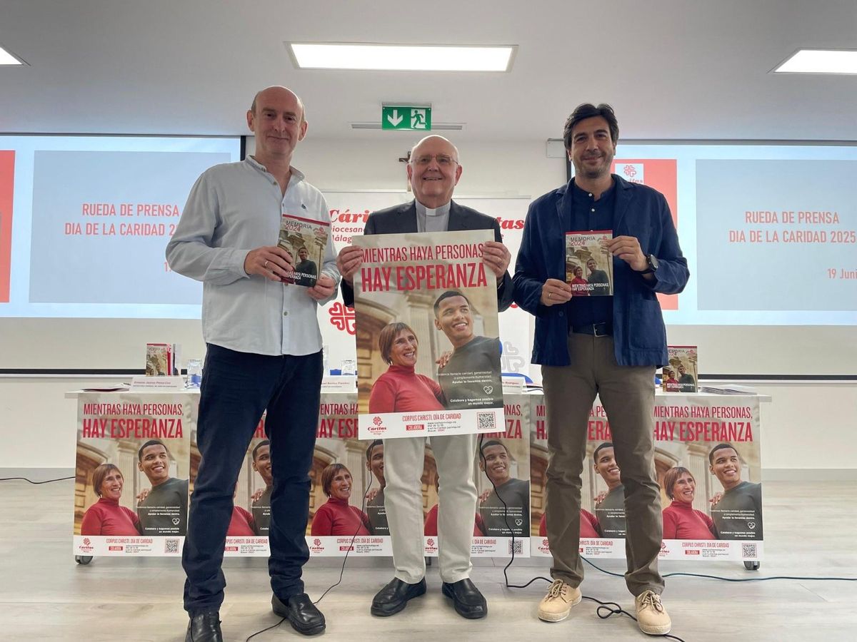 Ernesto Juárez, Antonio Collado y José Miguel Santos, en la presentación de la Memoria de Cáritas que alerta de las consecuencias del problema de la vivienda.