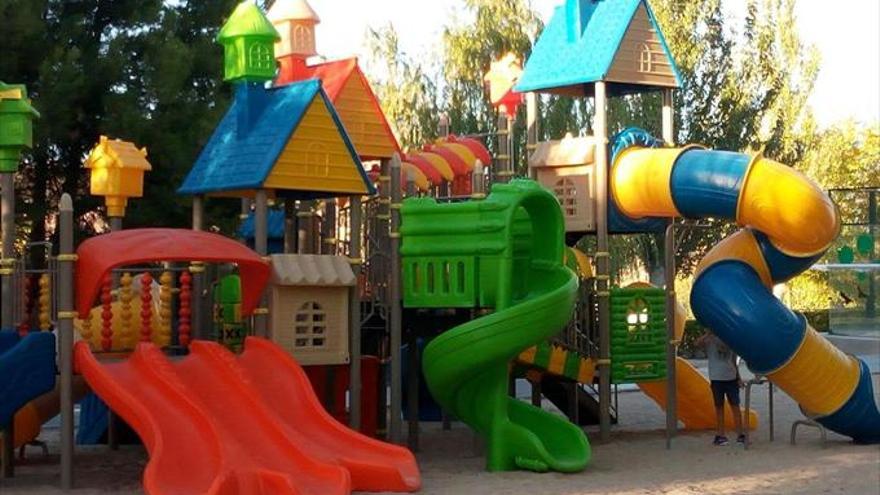 La localidad estrena un gran parque infantil