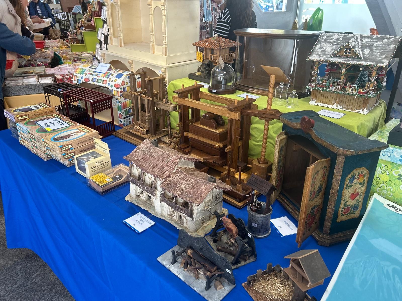 Feria de miniaturas de casas de muñecas en Pola de Siero