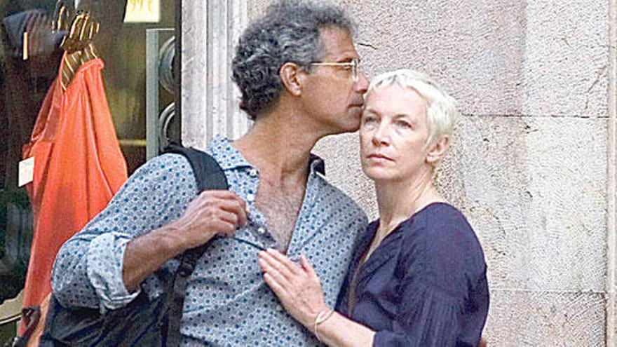 Annie Lennox junto a su pareja, en Palma.