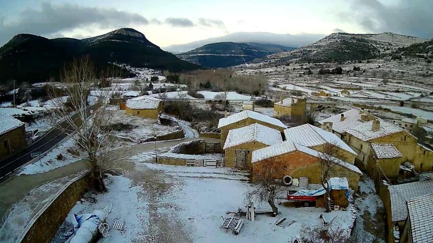 Imagen: Pobla del Bellestar (Vilafranca) // Vídeo: Morella se tiñó de blanco en el primer temporal del año
