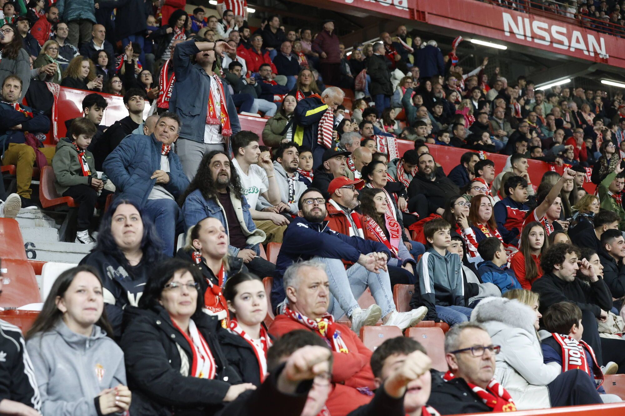 EN IMÁGENES: El Sporting - Tenerife disputado en El Molinón