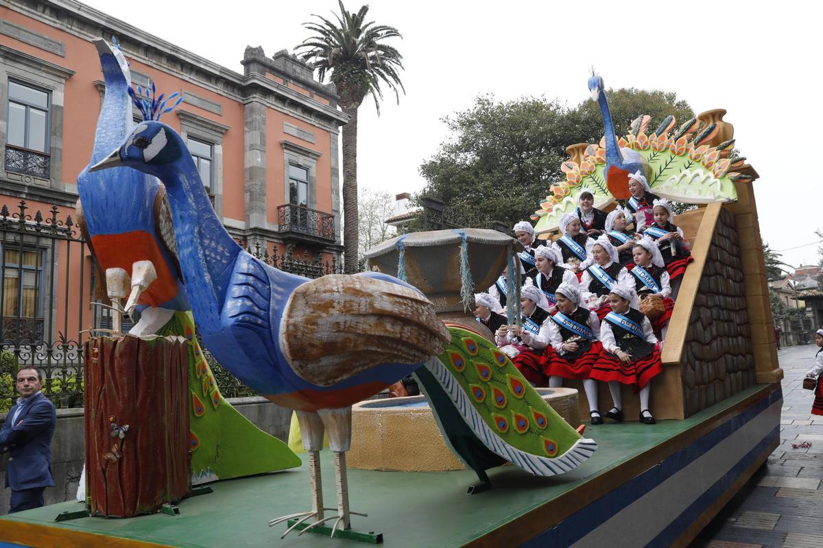 EN IMÁGENES: El desfile de carrozas del Bollo en Avilés