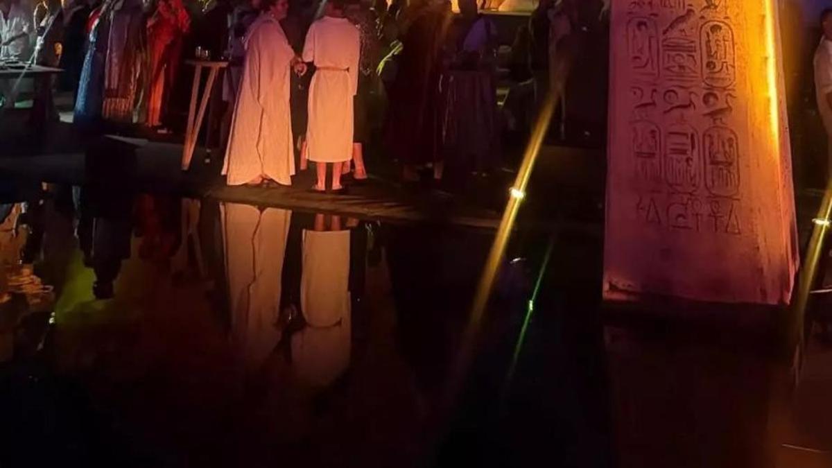 El lago artificial de la fiesta con temática egipcia en el cuál se usaron aproximadamente 170 toneladas de agua
