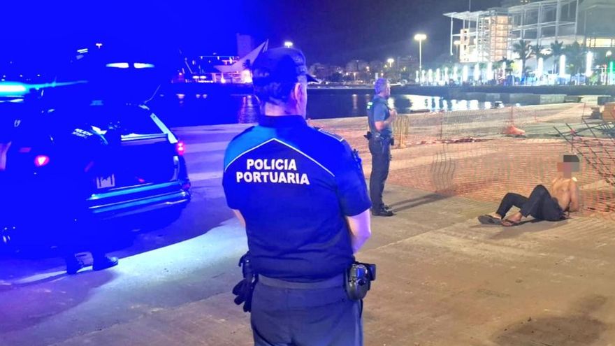 Violenta pelea con barras de hierro frente al centro comercial El Muelle