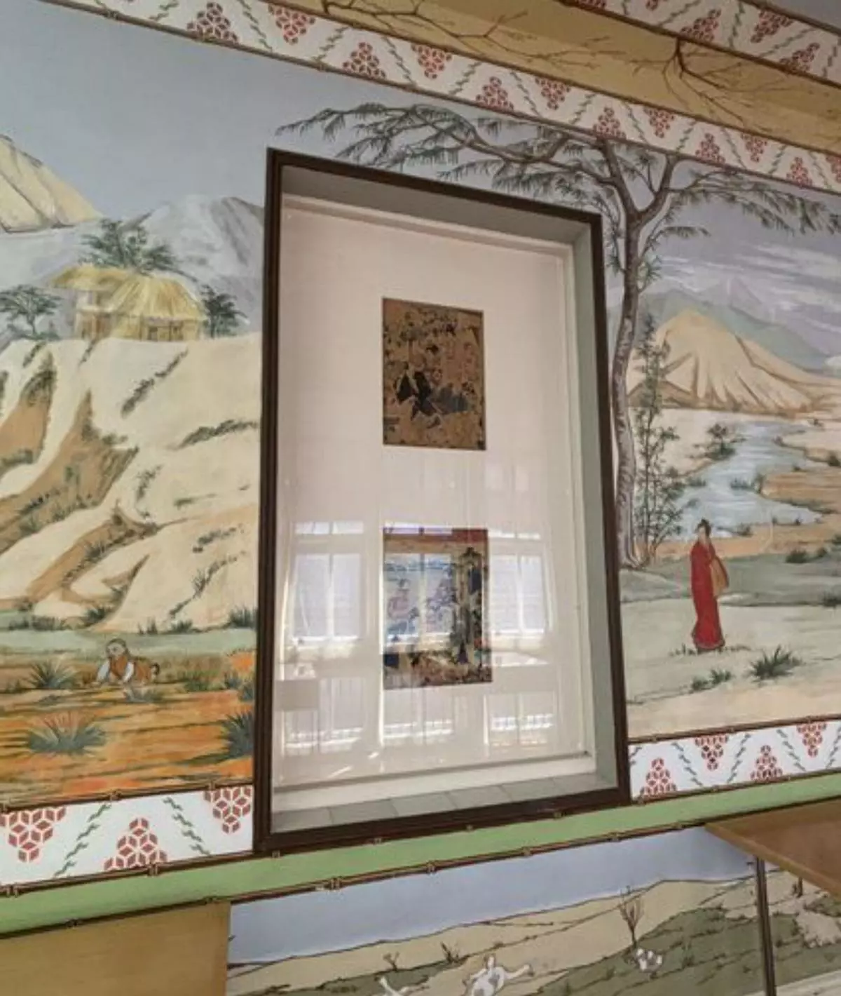 Cristal de metacrilato para proteger las pinturas japonesas de Casa Solita en Benavente