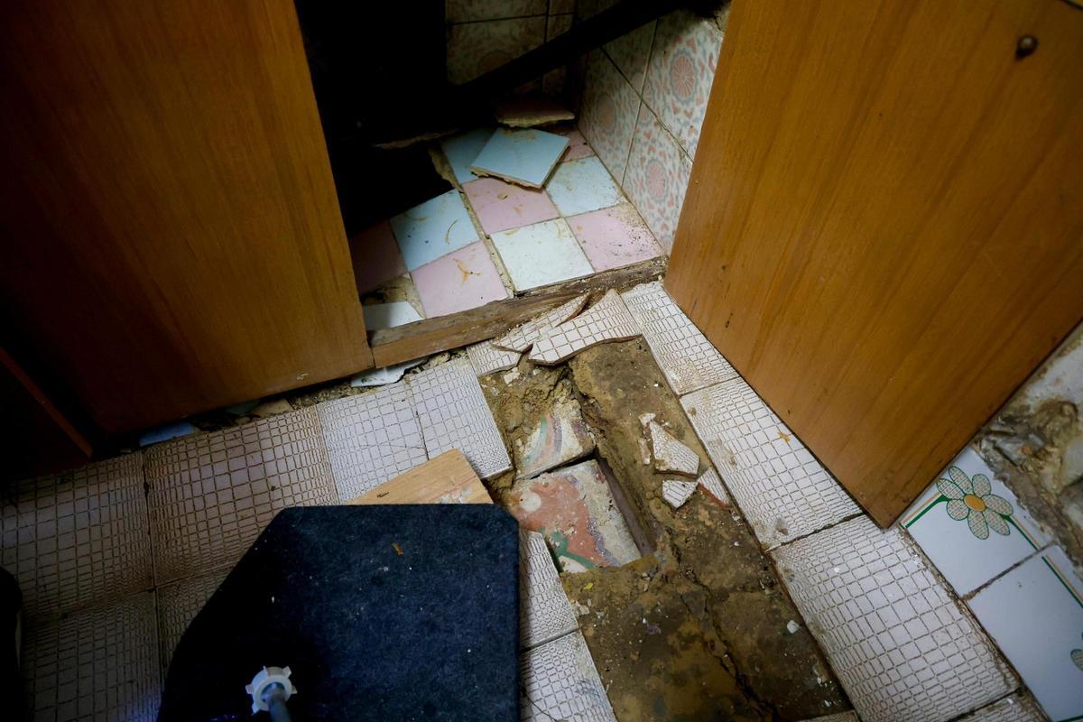El estado en el que se encuentra el piso en la cocina.