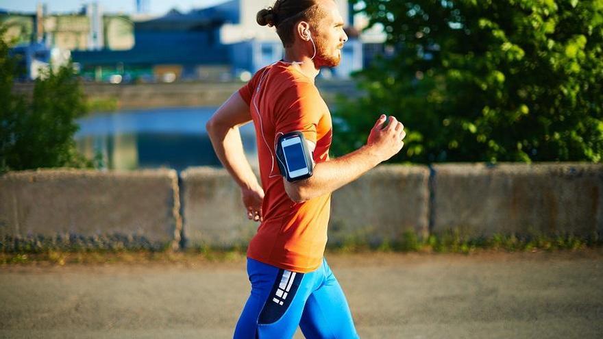 El hombre moderno que cuida de su cuerpo