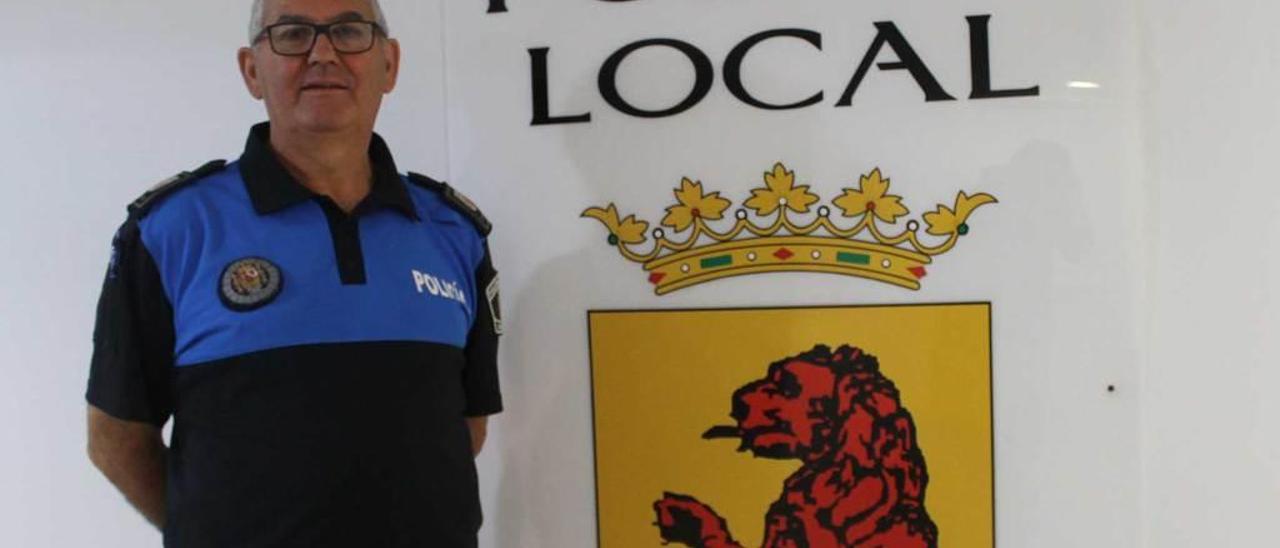 Roberto Martínez, en la sede de la Policía Local de Valdés.