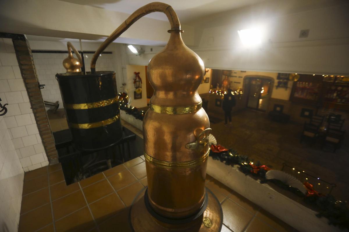 Uno de los alambiques del museo del anís de Rute.