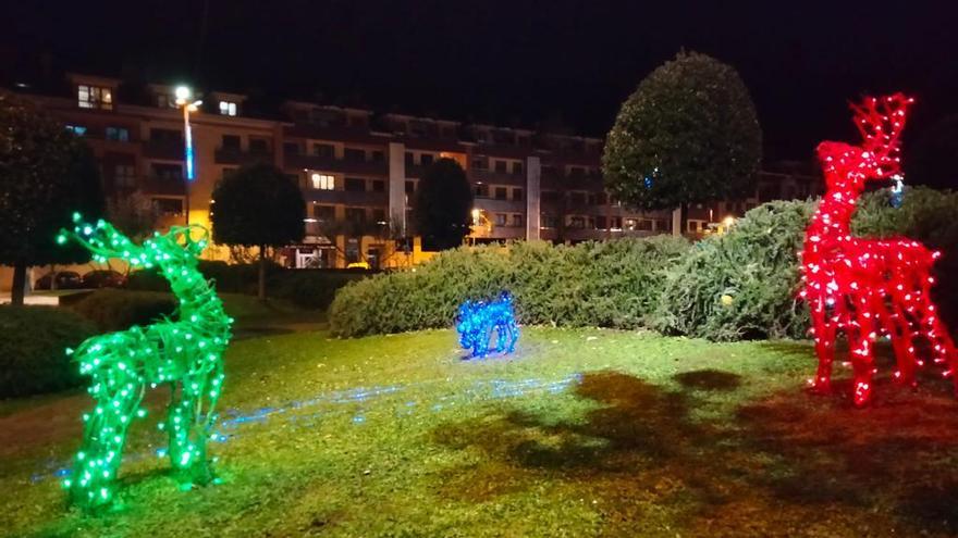 Villaviciosa enciende la Navidad: así es el alumbrado con "photocoll" de la capital del concejo