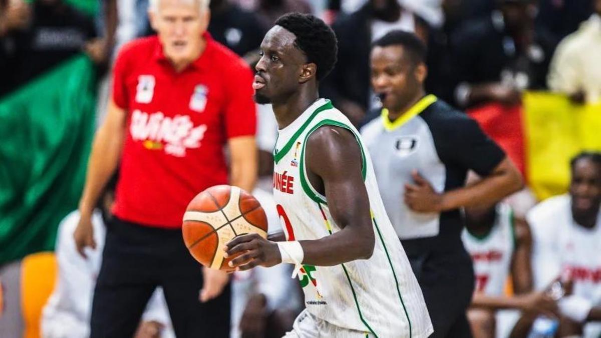 Souley Boum, nuevo jugador del UCAM Murcia, con Guinea en la clasificación para el Mundial 2027.