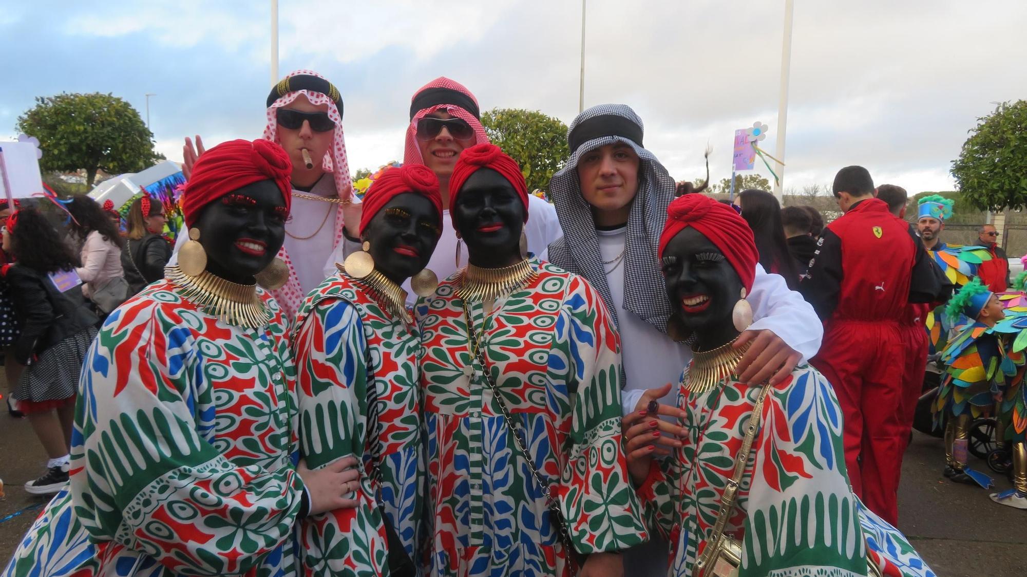 Multitudinario y colorido pasacalles de Carnaval en Monesterio