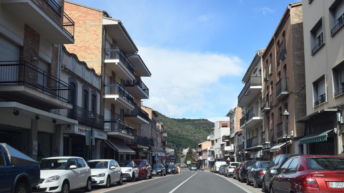 El carrer Llobregat, la principal artèria de Puig-reig