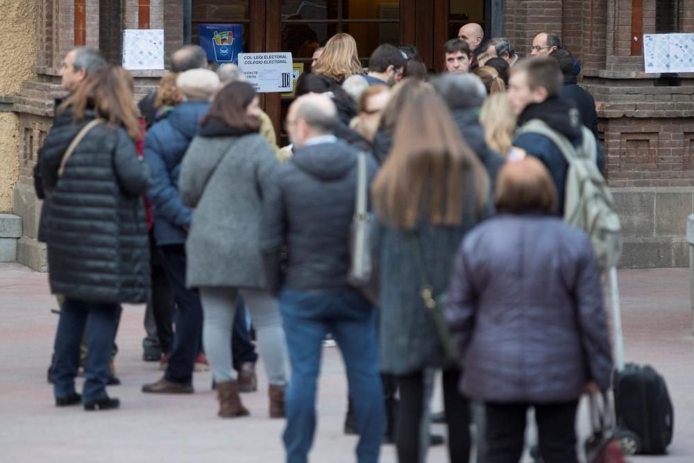 Los catalanes votan tras la apertura de las ...