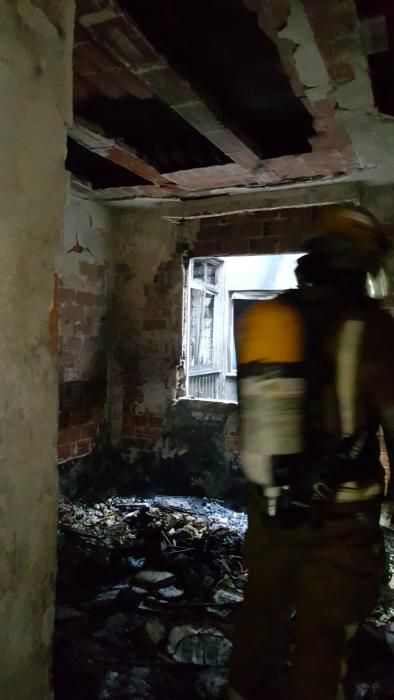 Cien vecinos desalojados por un incendio en una casa de Calp