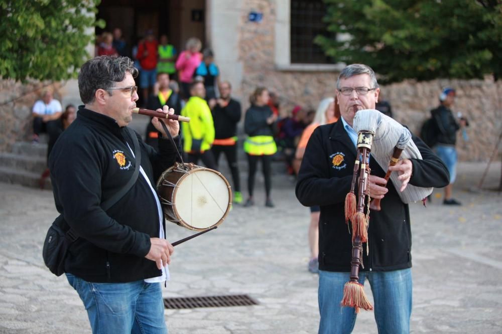 Lluc oficializa la marcha de los 'coritos' en una misa presidida por el obispo