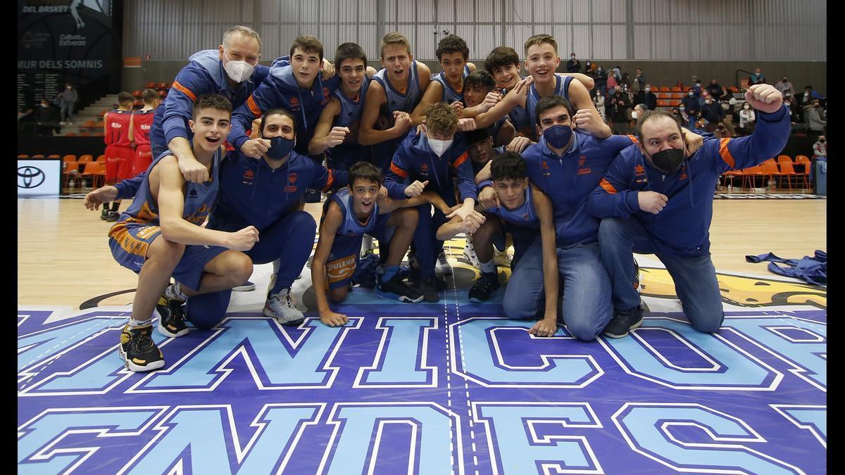 Celebración del Infantil A del Valencia Basket en L'Alqueria