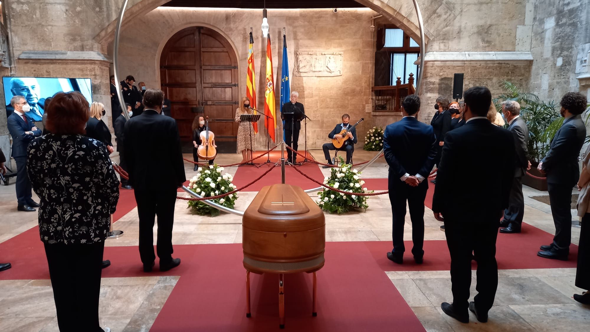 Capilla ardiente de Francisco Brines en el Palau de la Generalitat