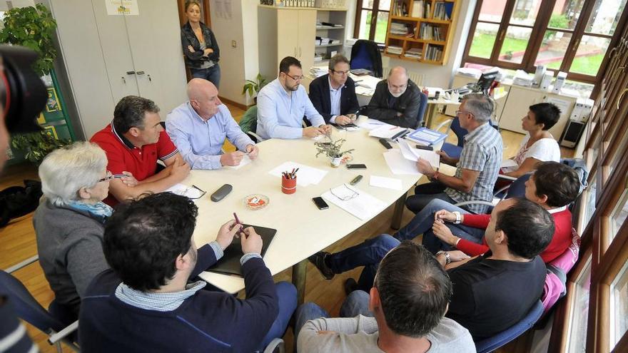 La reunión de la directiva del &quot;Leader&quot; celebrada esta mañana.