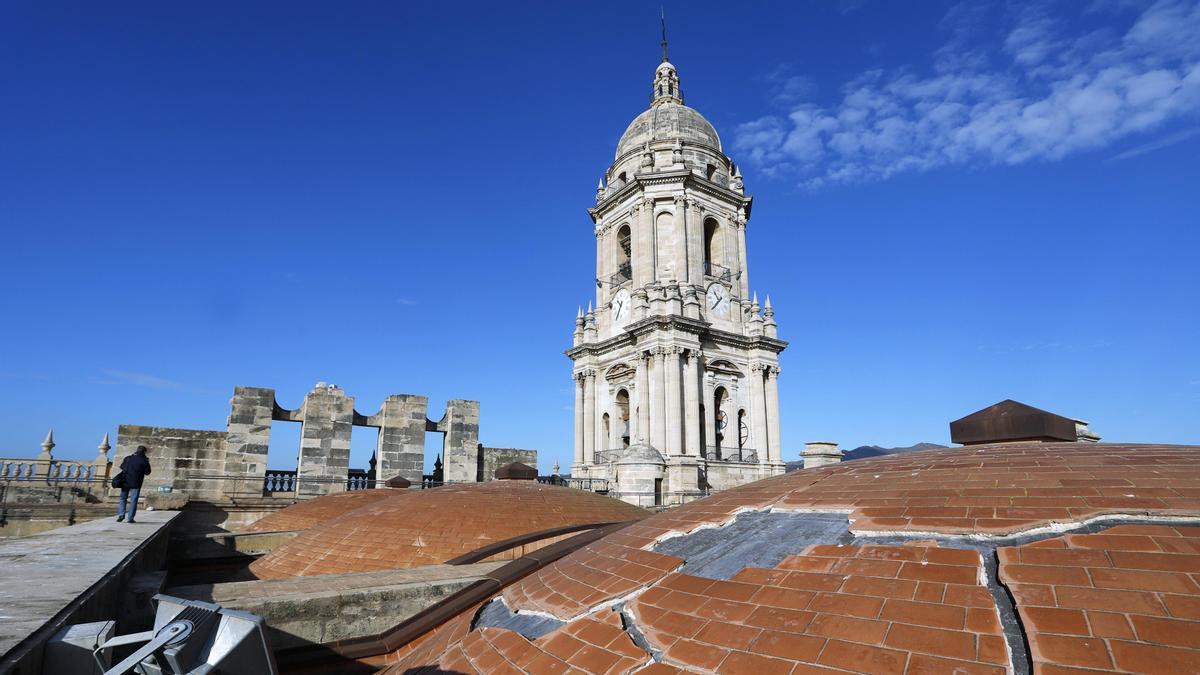 Detalle del estado de las cubiertas de la Catedral de Málaga.