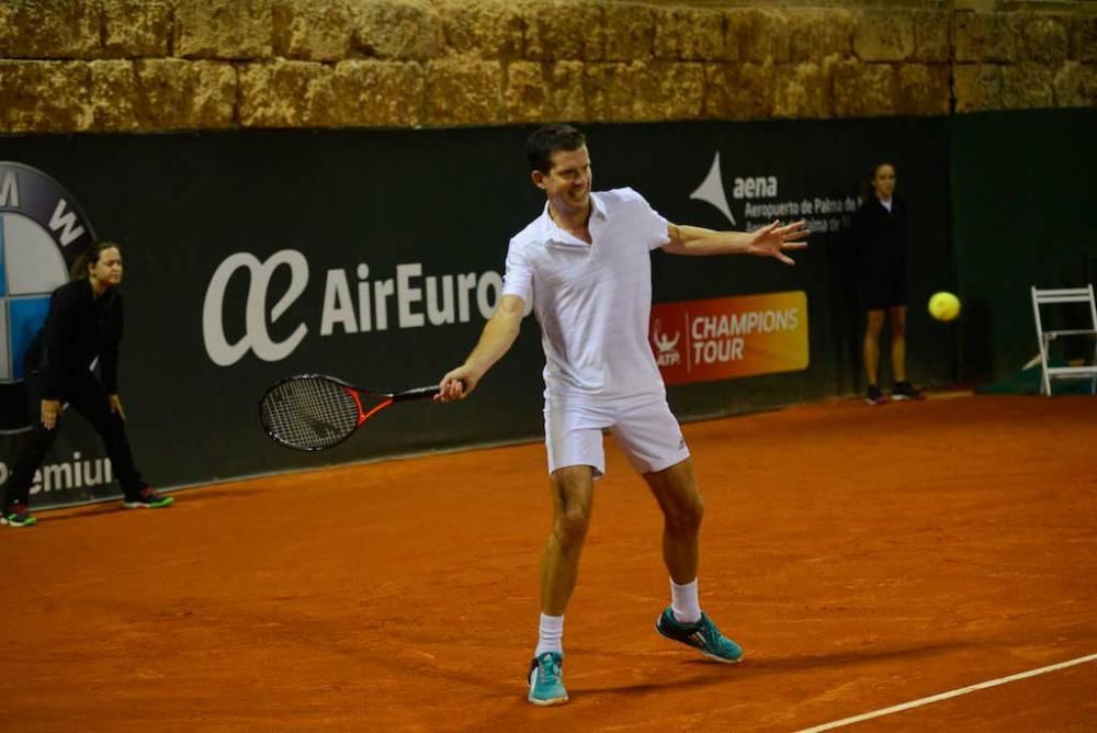 Moyá vence en el duelo de leyendas