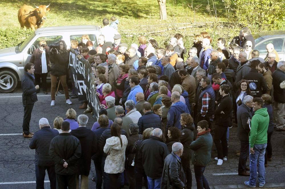 Protesta contra el cierre del geriátrico de Felechosa