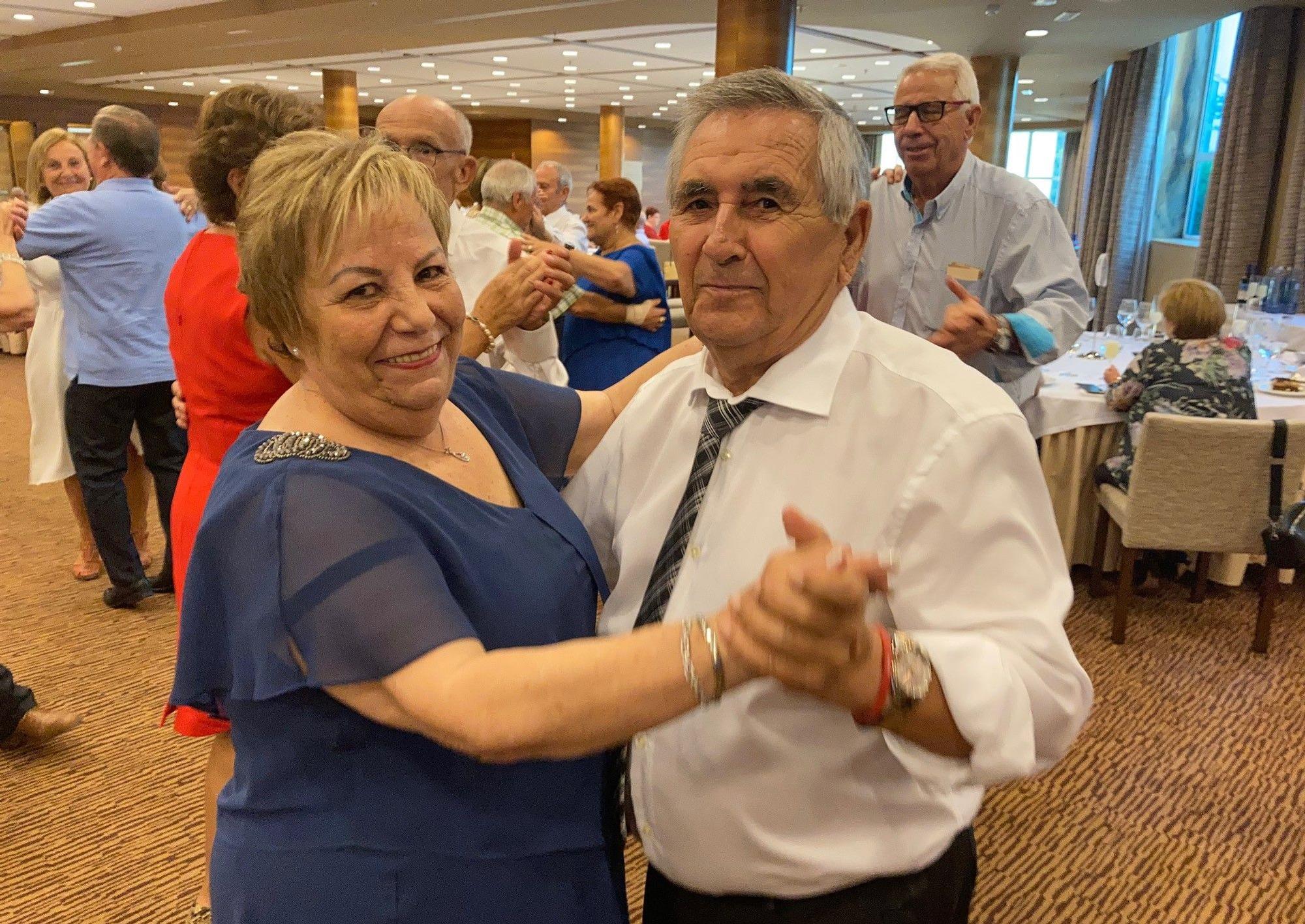 El Ayuntamiento de València organiza una fiesta de parejas que celebran sus bodas de oro