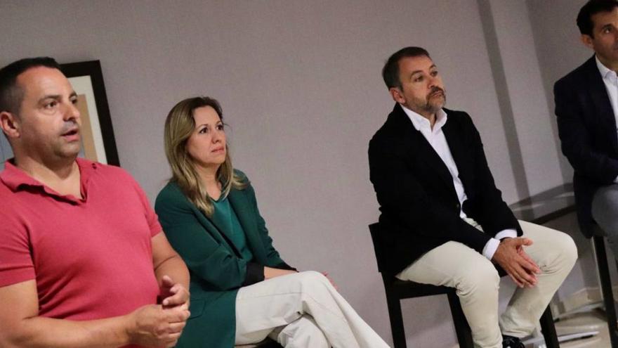 Los dirigentes de Coalición Canaria, durante el encuentro con el sector portuario.