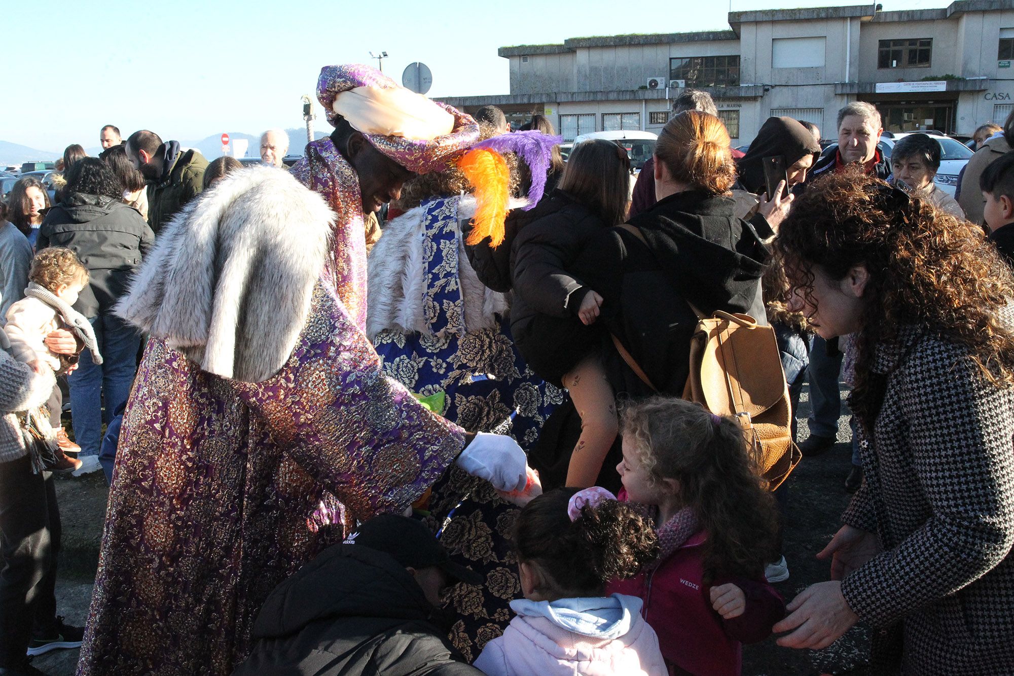 Los Reyes Magos llenan Moaña, Cangas y Bueu de ilusión