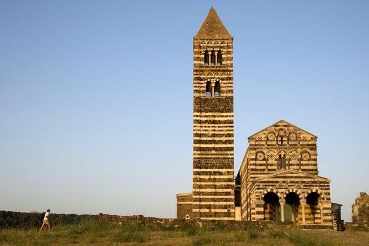 La singular iglesia románica de Codrongianos.