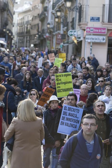 Manifestación en València contra el plurilingüismo