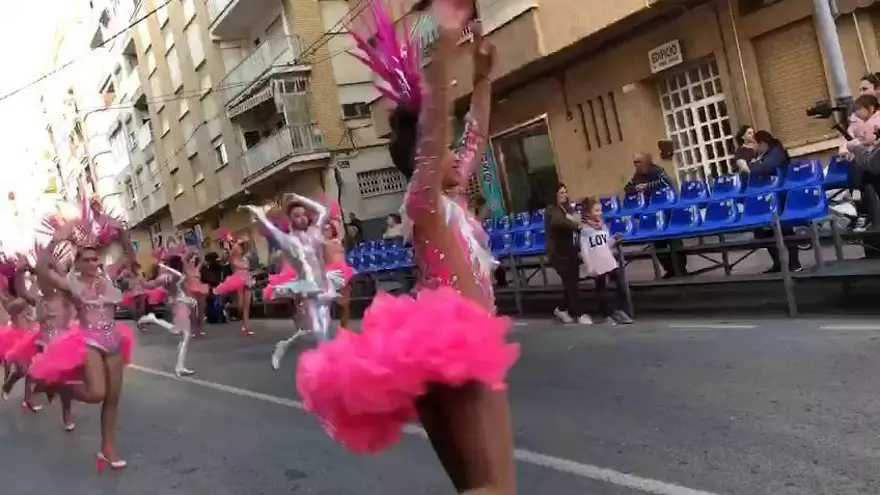 Ballet oficial del Carnaval de Águilas, peña Terpsícore con la Musa y doña Cuaresma con su peña