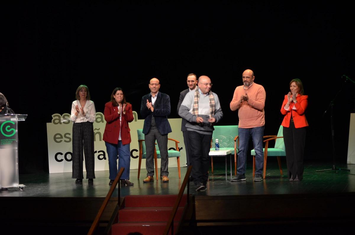 Por el escenario fueron sucediéndose los agradecimientos a empresas y colaboradores.